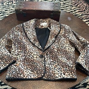 White House / Black market new with tags leopard 🐆 print 3/4 sleeve jacket 🧥!